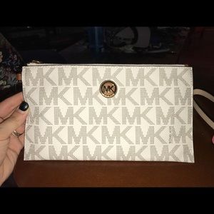 Michael Kors white and grey wristlet